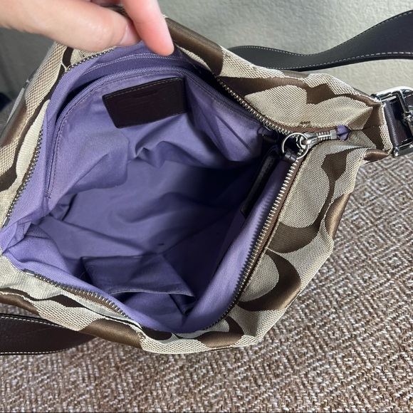 COACH TAN/BROWN HANDBAG WITH STRAP USED SOME WEAR ON BOTTOM OF FABRIC SEE PICS - Picture 6 of 15